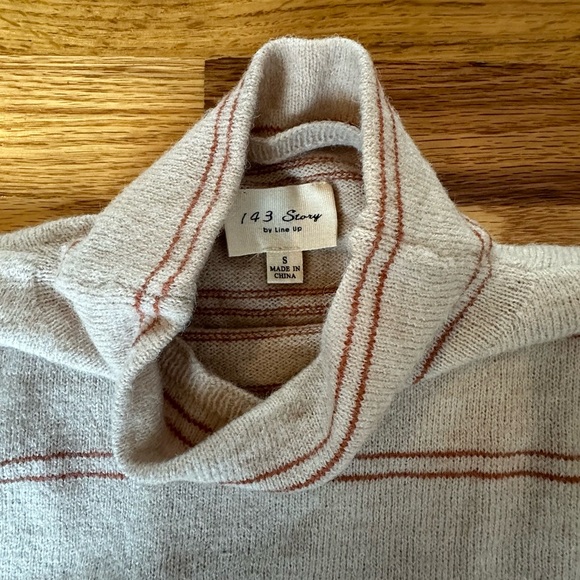 Cozy, soft boutique turtleneck sweater ♥️🧡 - Picture 4 of 7